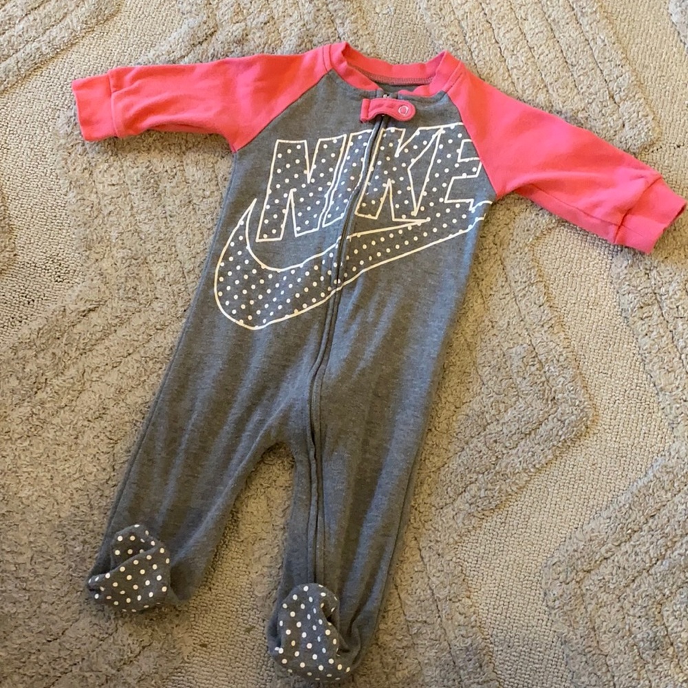 Nike baby girl footsie
